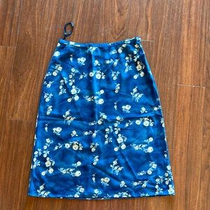 Blue floral print midi skirt